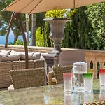Villa Riviera